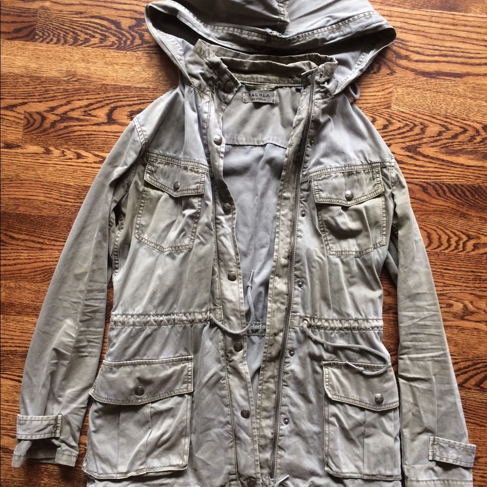AMRY GREEN ARITZIA JACKET— size: xx-small—
